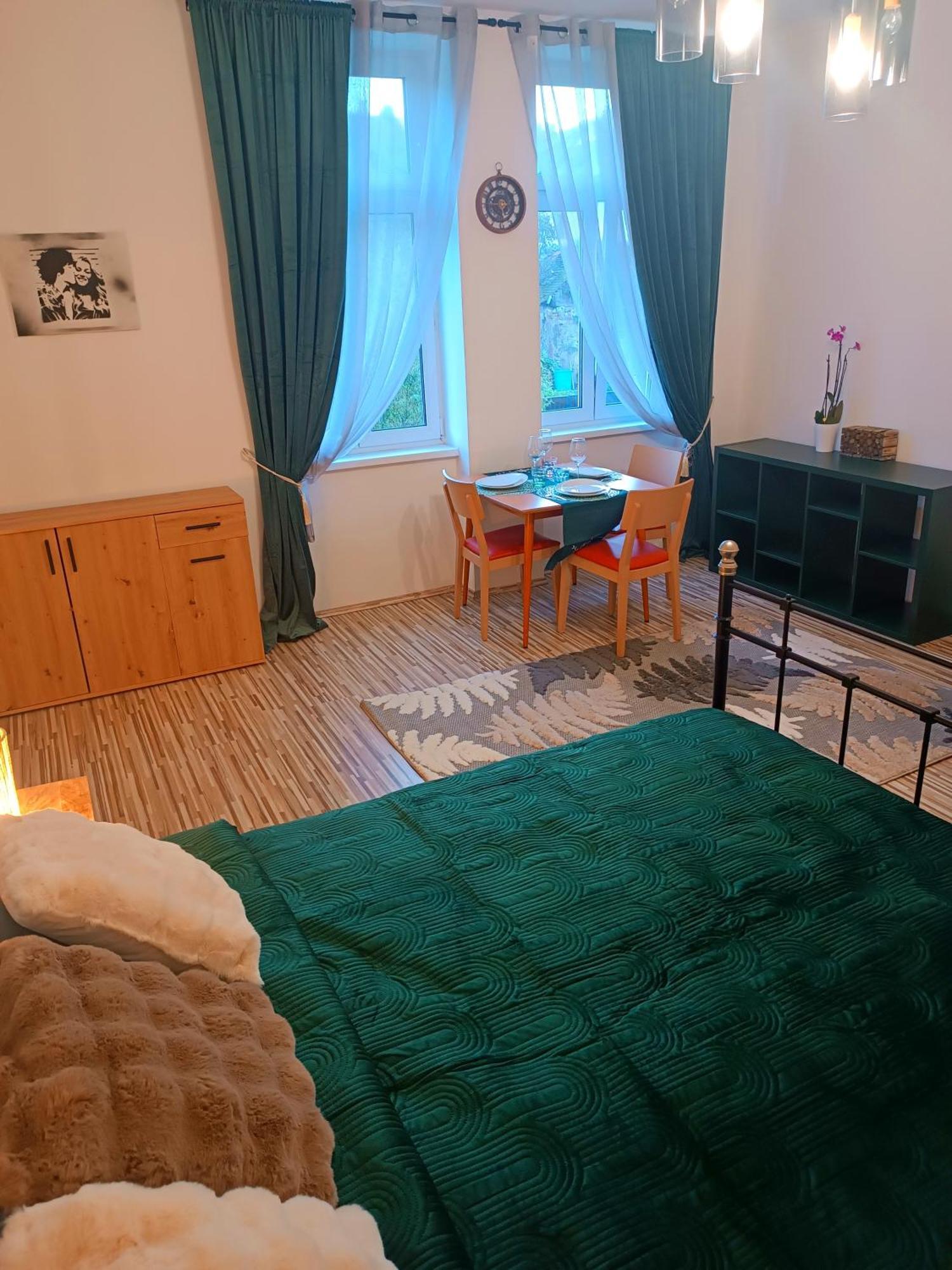 Family Apartments Center Of Muerzzuschlag Extérieur photo